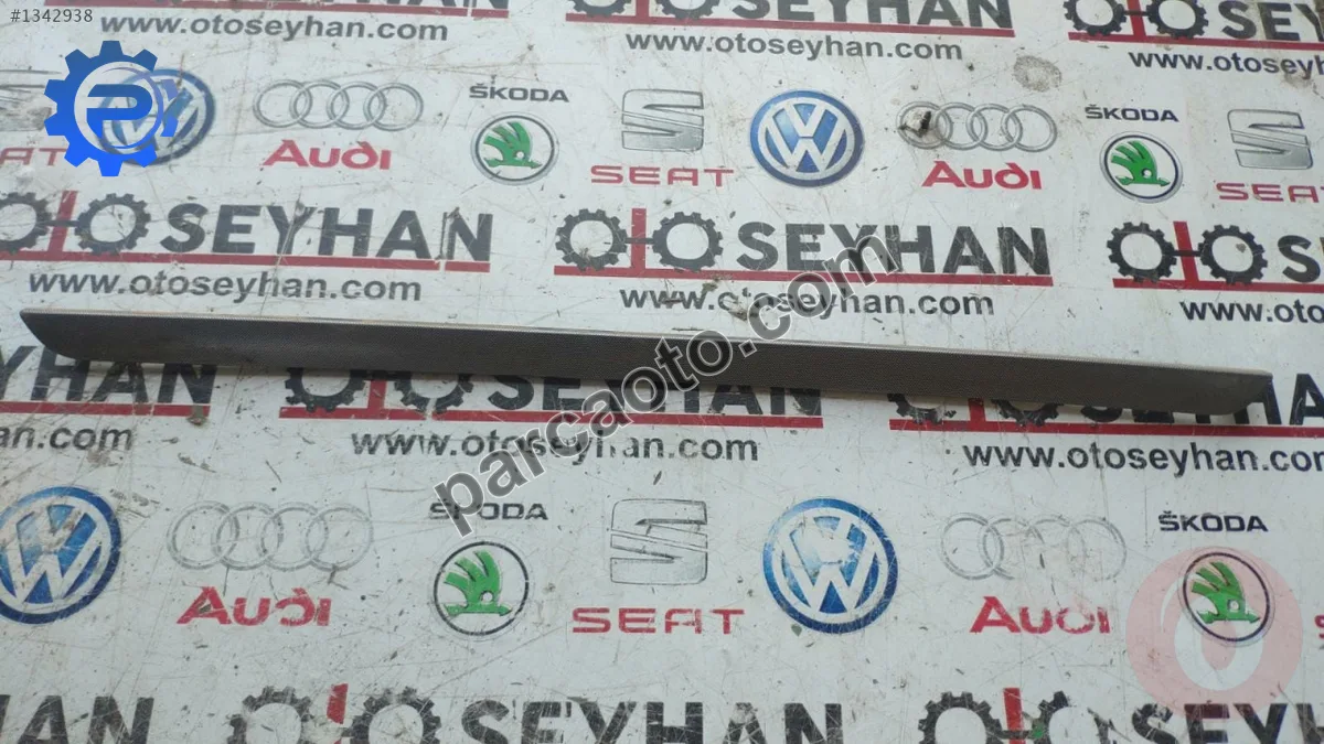 1K4867440 vw jetta 2009 sağ ön kapı kartonu çıtası