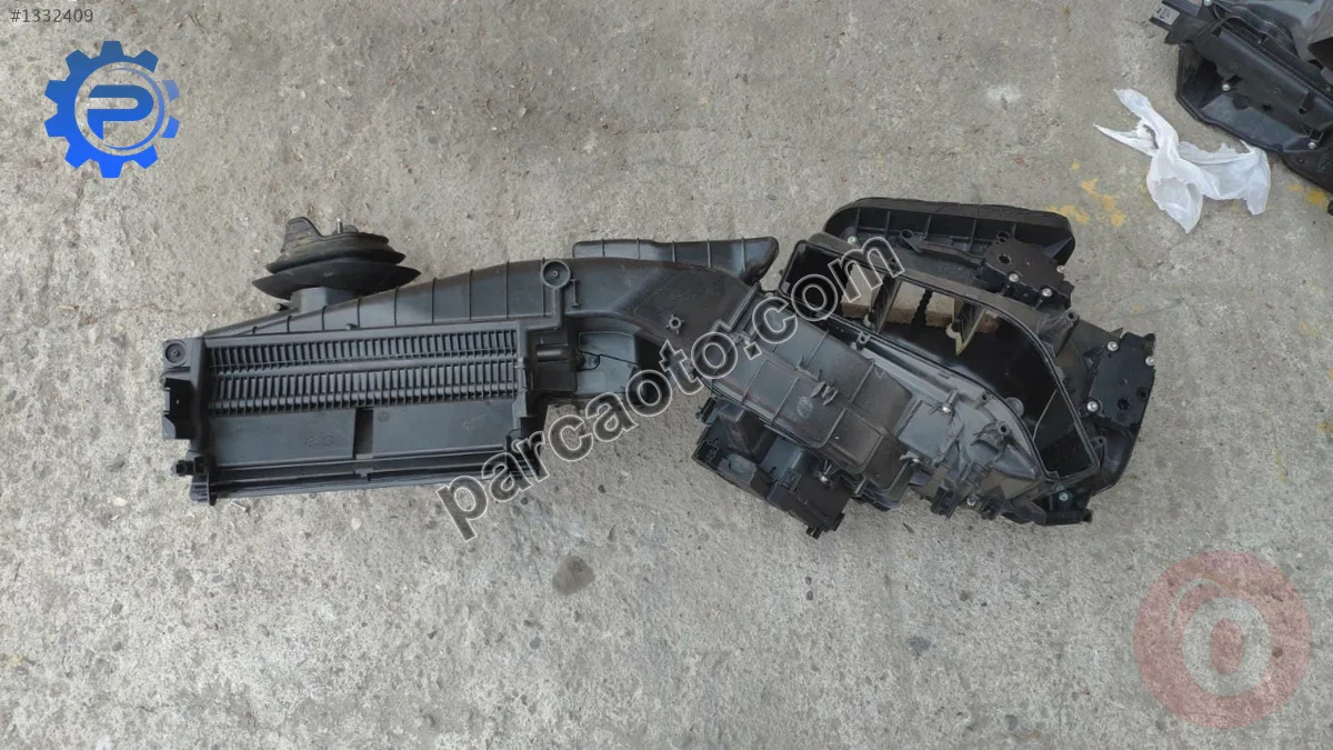 4M2820021A audi a4 a5 sağdan direksiyon kalorifer kazanı