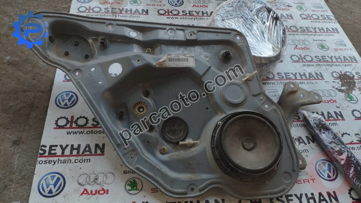 1M0839755H seat leon 2002 arka sol kapı panosu cam krikosu