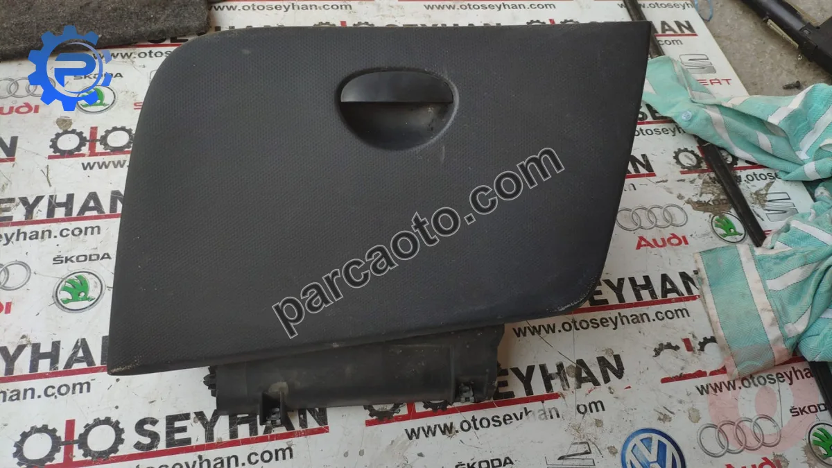 1P1857103A seat leon 2010 torpido