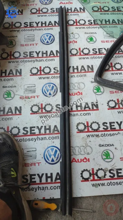 1K5837472C jetta 2009 ön sağ kapı iç cam sıyırıcı fitil