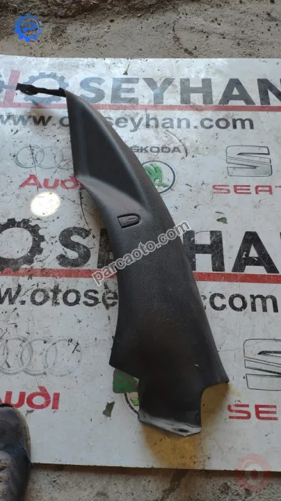 1J5867767D vw bora arka sol koltuk kenar kaplaması