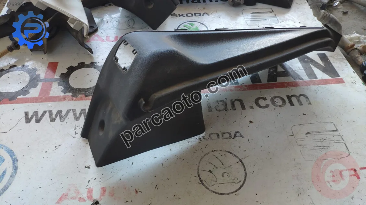 1M6867762C seat leon 2002 sağ bagaj raf kaplaması