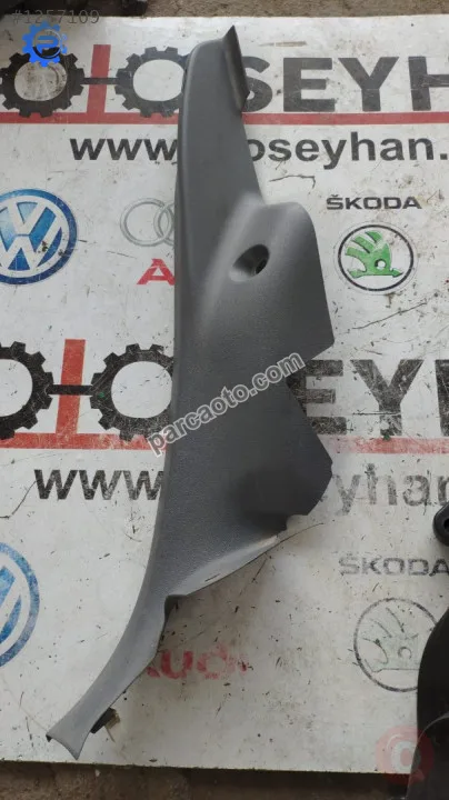 6Y6867768C fabia 2001 arka sağ direk koltuk kenarı kaplaması