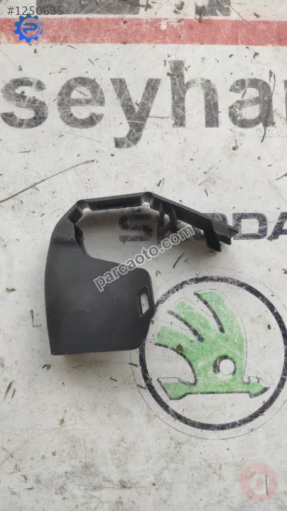 5E0886197A skoda octavia 2016 arka koltuk bağlantı kaplaması