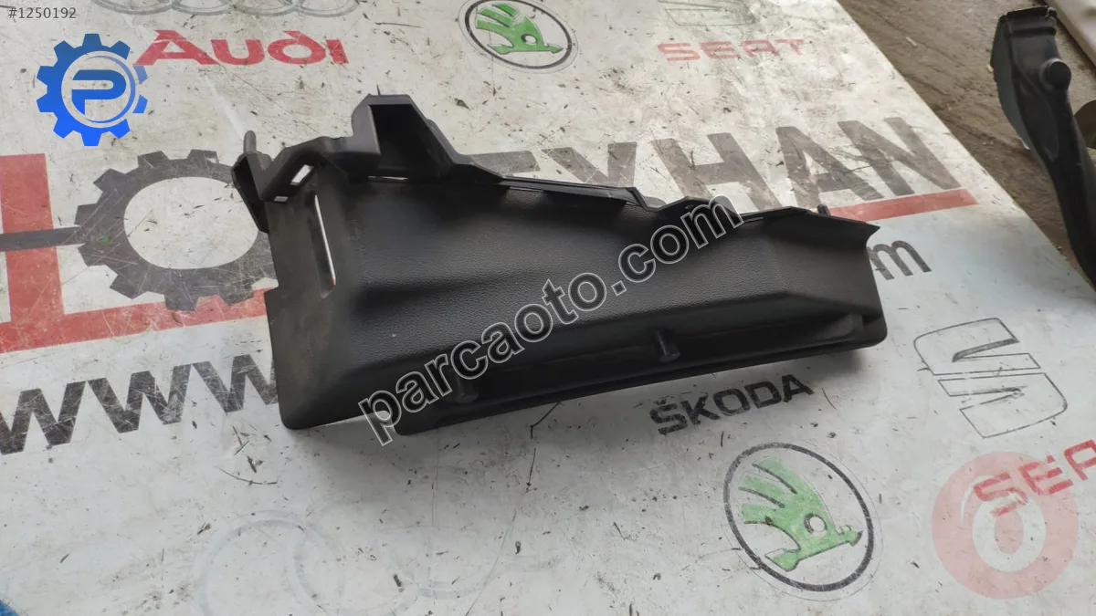 5E5867762 skoda octavia 2016 sağ bagaj raf kaplaması