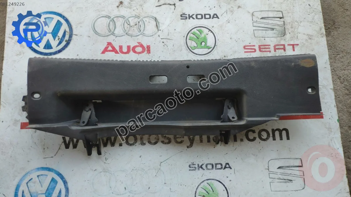 5J6863459 skoda fabia 2011 bagaj kilit kaplaması
