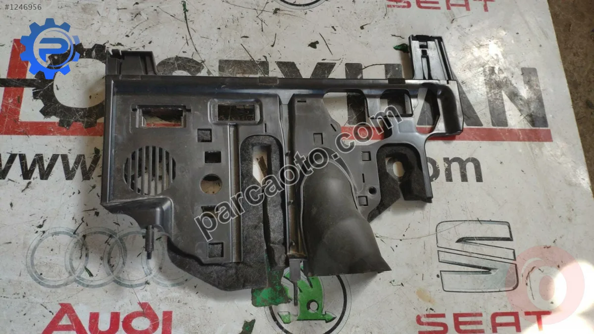 8W1863083E audi a4 2017 sürücü göğüs direksiyon alt kaplama