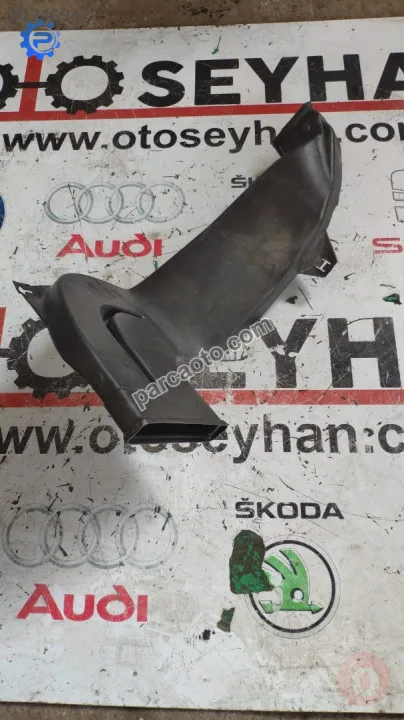 8W0819805A audi a4 17 sol arka ayak havalandırma ara borusu