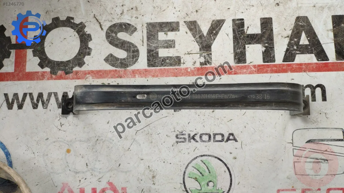 5Q0201656F vw golf octavia seat leon yakıt deposu tutucu