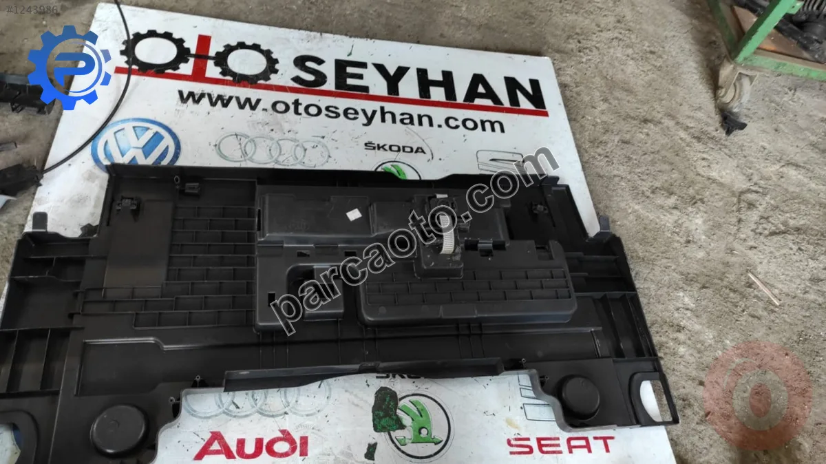 8W8863373 audi a4 2017 bagaj zemin alet takımı koyma yeri