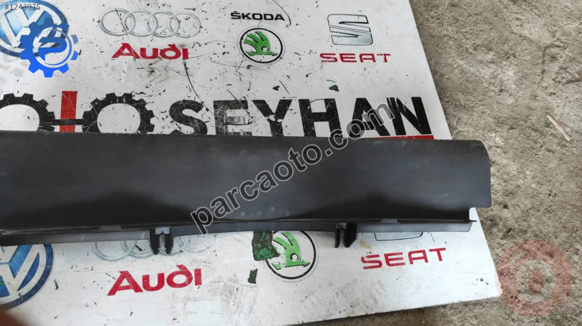 8W5863471B audi a4 16-19 arka panel iç kaplama