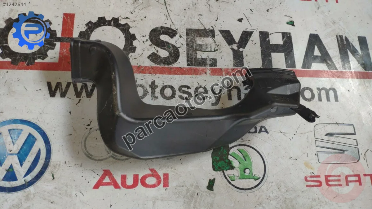 8W1819656A audi a4 2017 sağ göğüs havalandırma hava kanalı