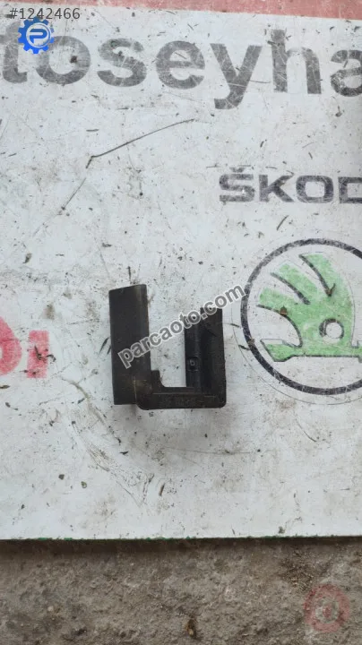 8E0881347E skoda octavia 2016 ön koltuk ray ucu