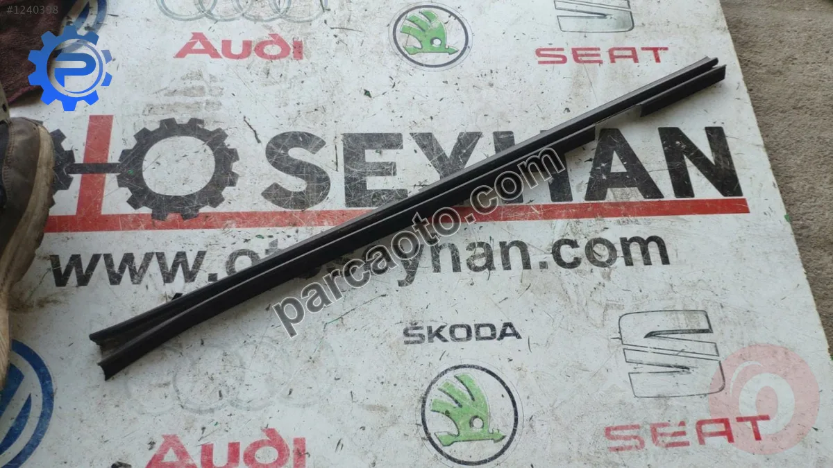 1K5839471B vw jetta 2009 sol arka kapı iç cam sıyırıcı fitil
