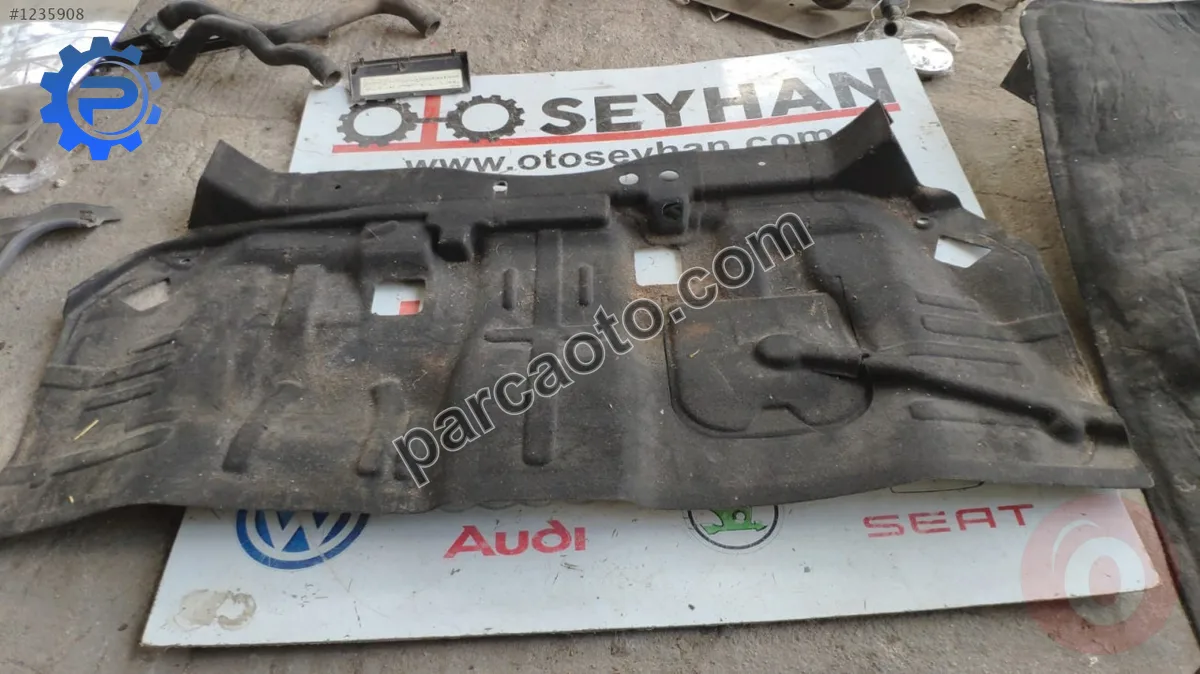 bmw x1 e84 arka koltuk altı halı