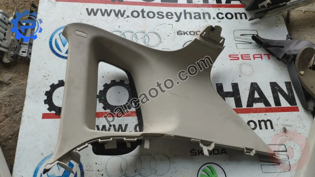 5N0867288 vw tiguan arka sağ kelebek cam iç kaplaması