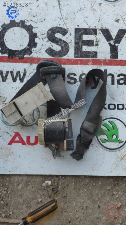 33009758 opel zafira arka sağ emniyet kemeri