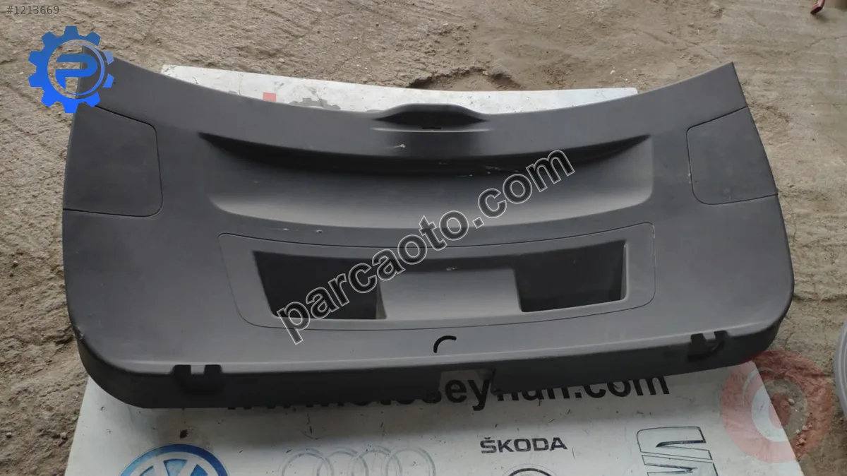 6J8867601 seat ibiza station wagon bagaj kapağı kaplaması