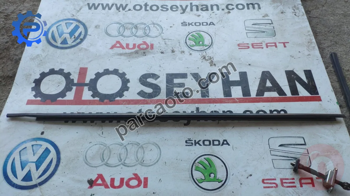 toyota corolla e180 sağ ön kapı dış sıyırıcı fitil