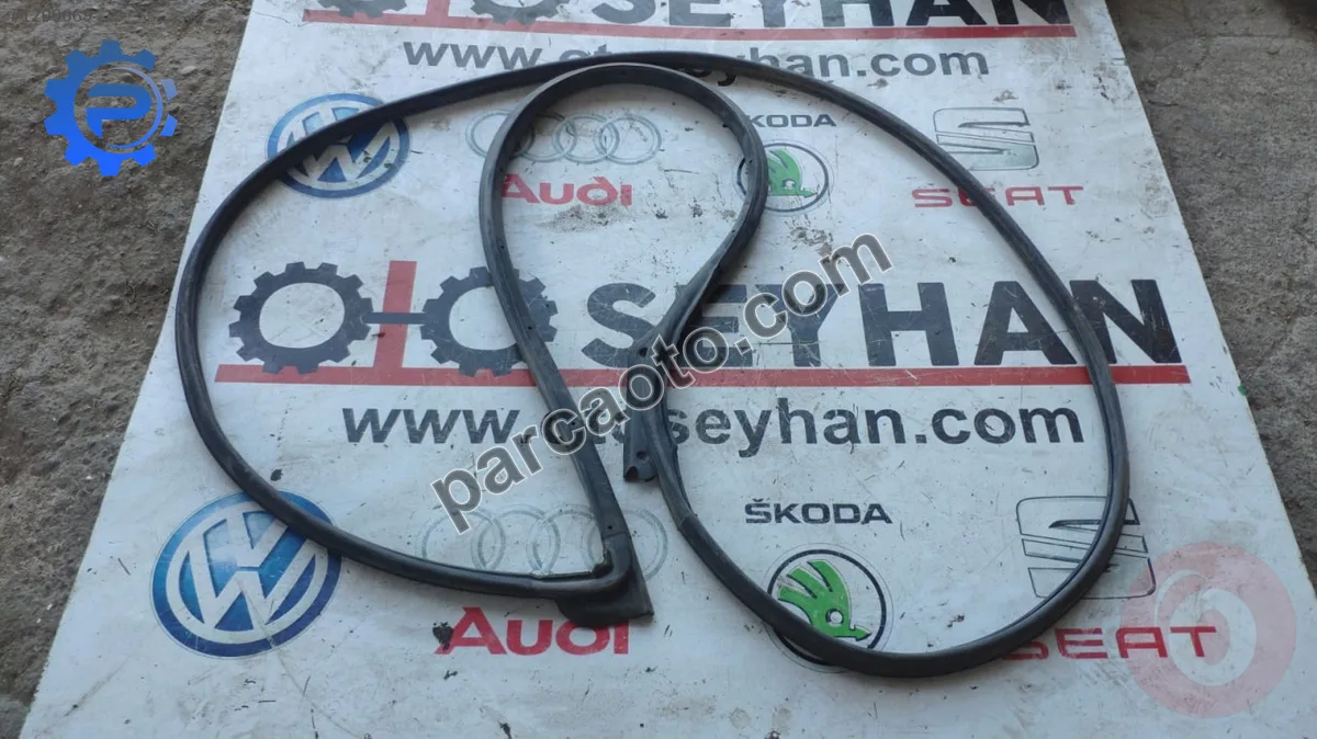67861-02270 toyota corolla e180 sağ ön kapı dış lastiği