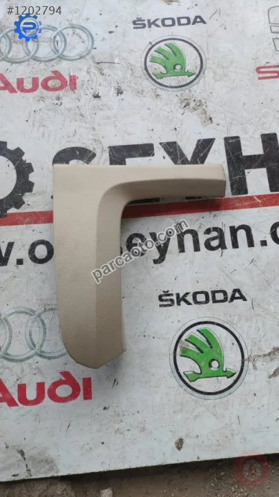 5E1857924 skoda octavia araç içi bakalit