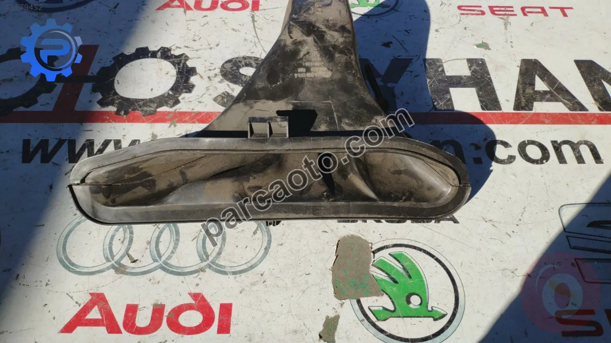 1J1819063A bora golf 4 göğüs havalandırma ara borusu