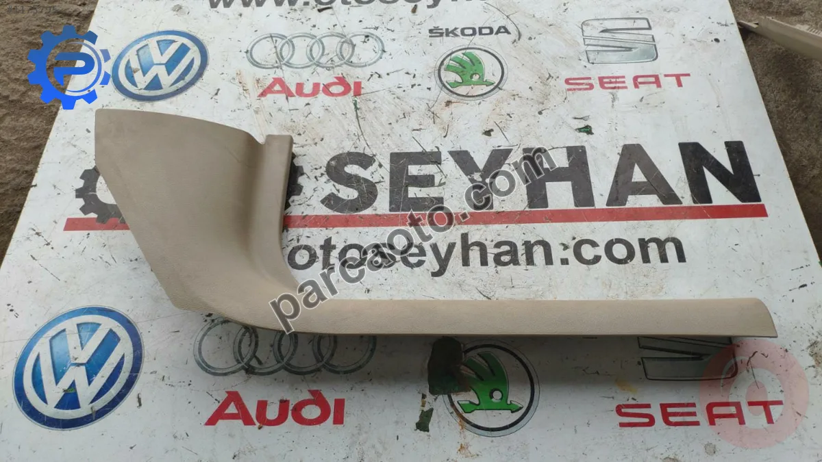 5E0863484 skoda octavia sağ ön direk kapı eşik kaplaması