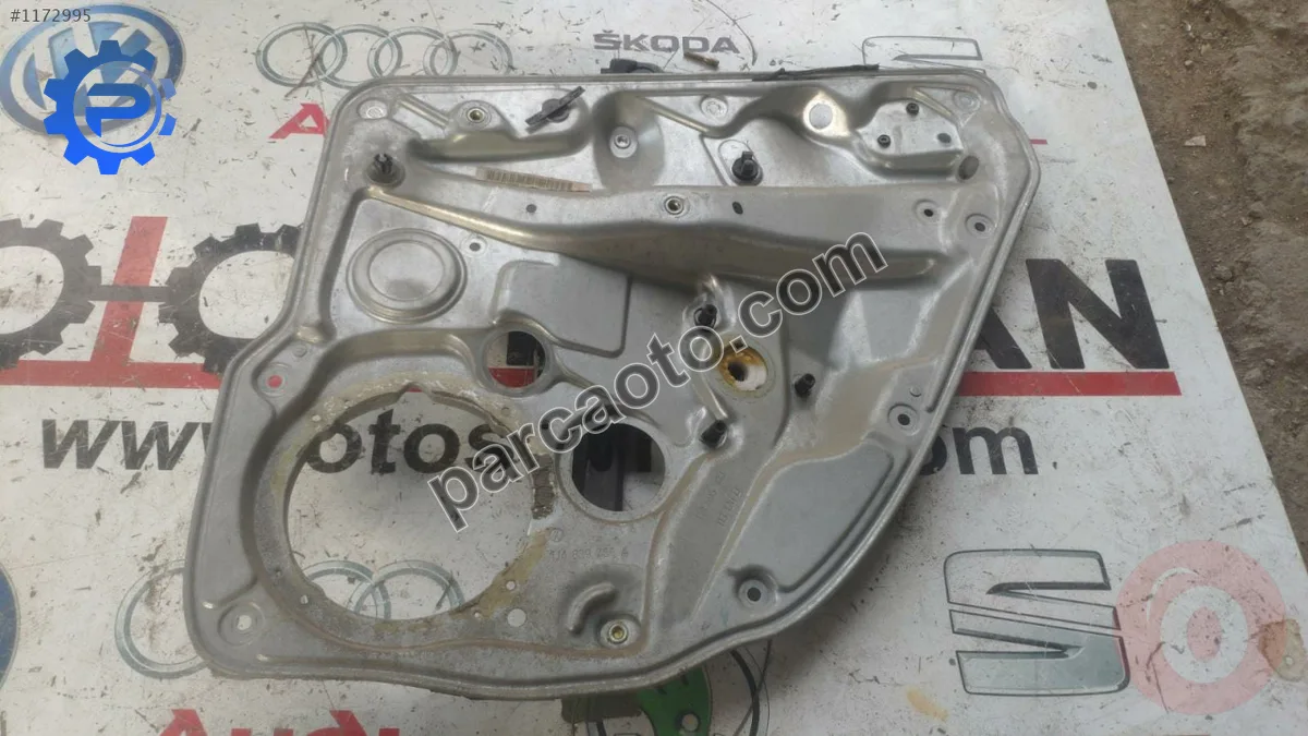 1J4839756A vw golf 4 sağ arka kapı panosu cam krikosu