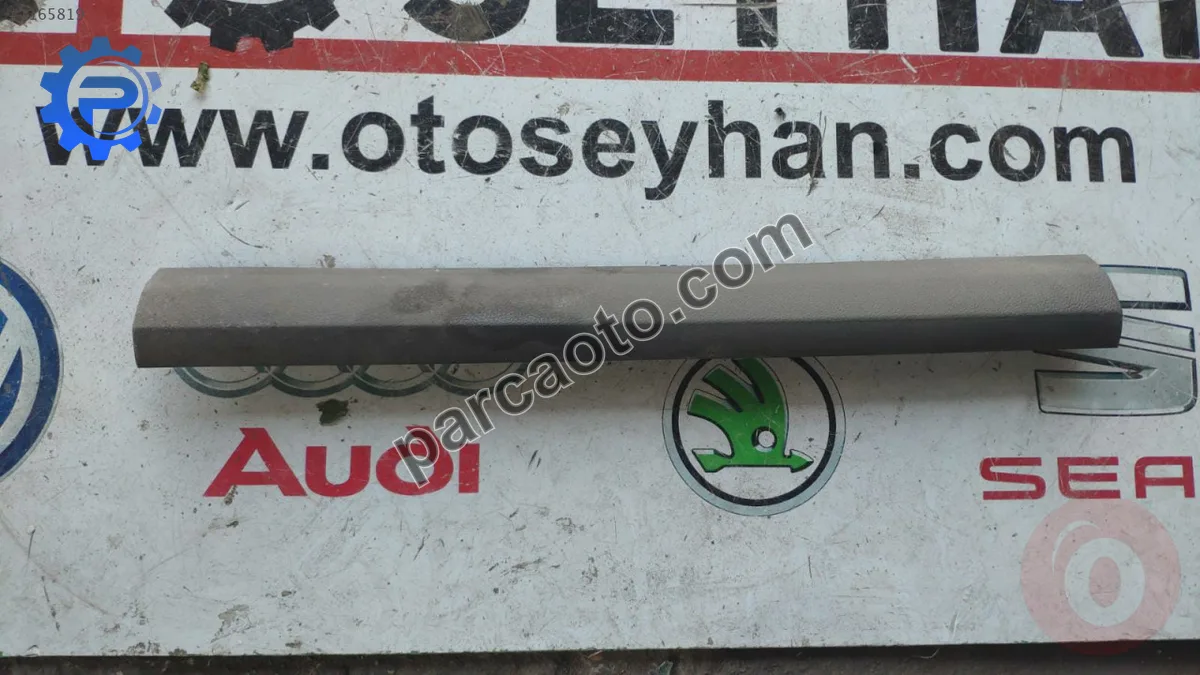 4M51-R13200 ford focus sol ön kapı eşik kaplaması