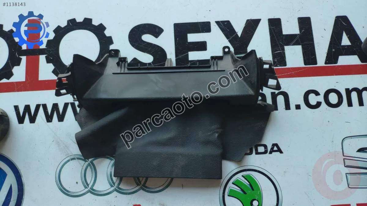 51452991427 bmw x1 direksiyon kolonu üst kaplaması