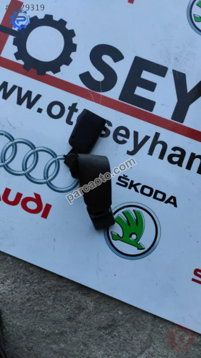 2K0690404 vw caddy arka sağ emniyet kemer dişisi