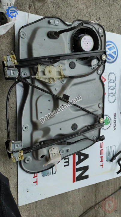 2K1837752 2K5971121J 2011-16 caddy ön sağ cam krikosu panosu
