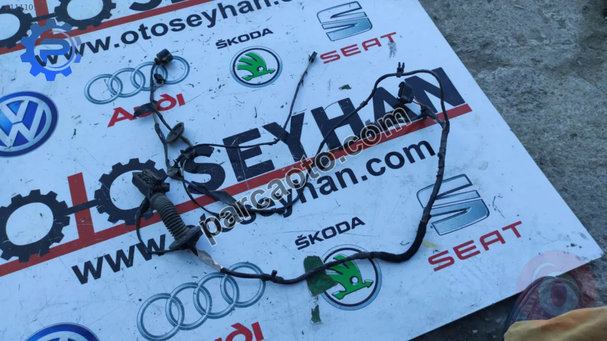 6J4971121J 2011 seat ibiza sağ ön kapı tesisatı