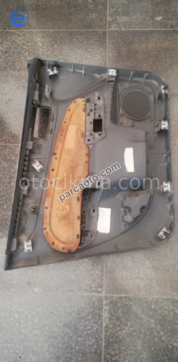 4m51-a23942-c ford focus sağ ön kapı döşemesi