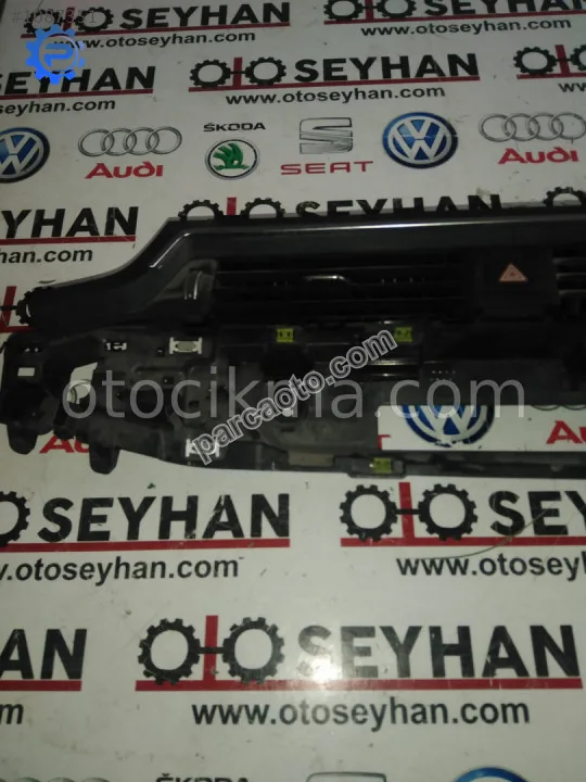 8W1820902 audi a4 gösterge paneli ve hava menfezi