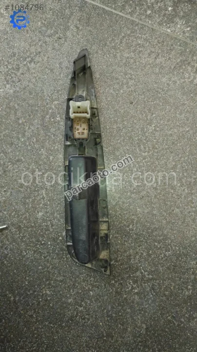 82961-4EA0AX nissan qashqai arka sol cam düğmesi