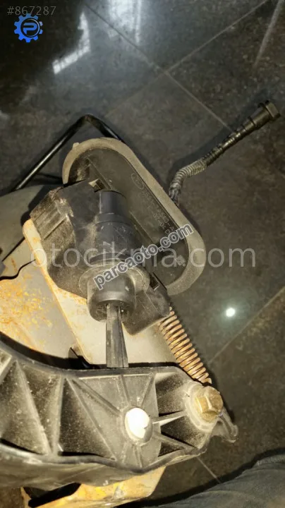2s617a543ac ford fiesta debriyaj üst merkez 1.4 tdcı 02