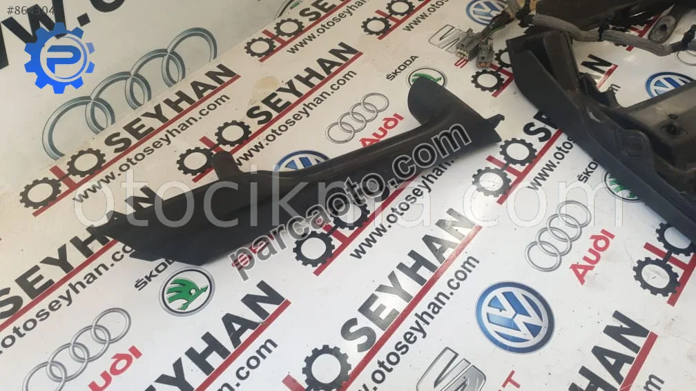 5N0 867 179 vw tiguan on sol kapı kartonu tutamagi