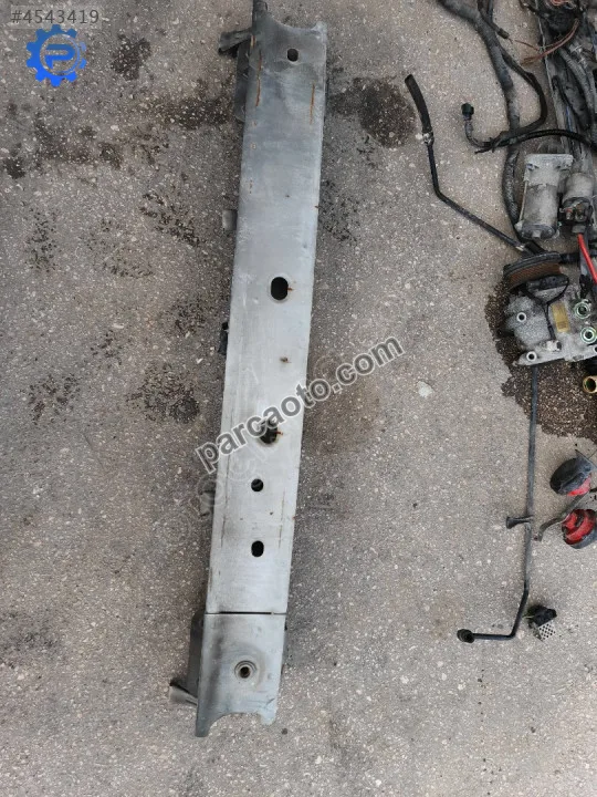 Ford focus 1 2005 ön tampon demiri