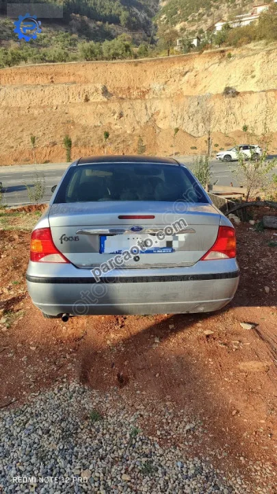 Focus 1 arka cam sedan