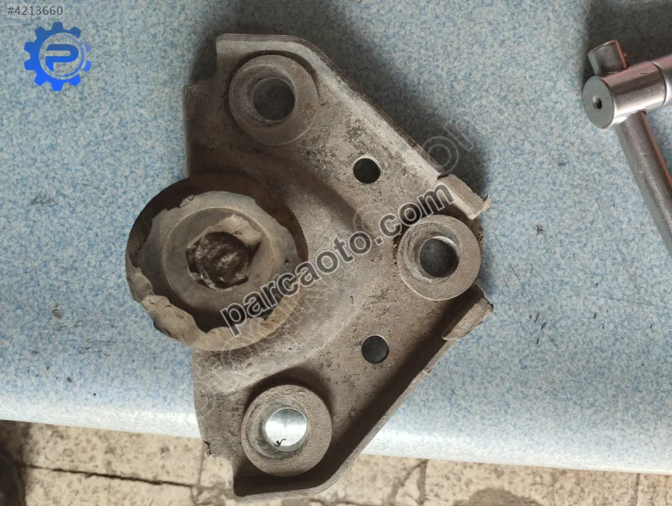Ford Fiesta 2003 2008 motor kulağı sağ