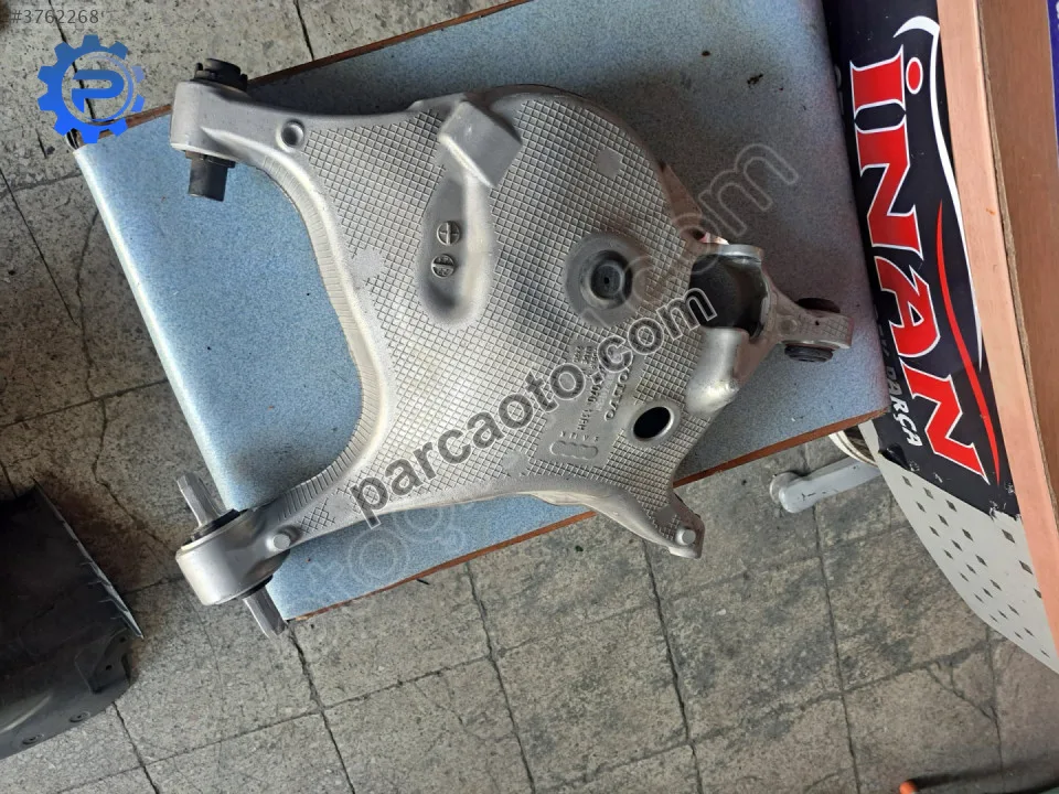 Xc60 sag arka taşıyıcı sıfır orjinal Xc60 sag arka taşıyıcı sıfır orjinal