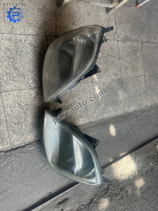 2002 2005 Fiesta sağ far