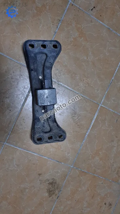 W204 sanziman braketi