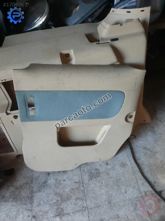 Ford Connect Sag arka kapi döşemesi bej