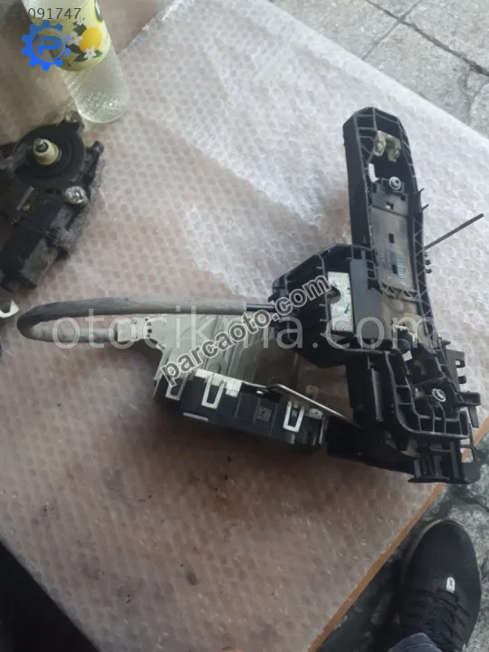 Mercedes c 180 w204 sol ön kapı kilidi