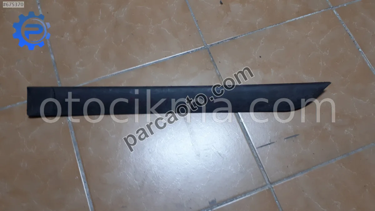 Focus 1 sol arka kapi çıtası