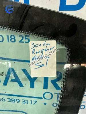 Skoda roomster arka yan sabit cam sol