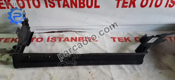 Bmw g30 radyatör paneli alt 51747383840